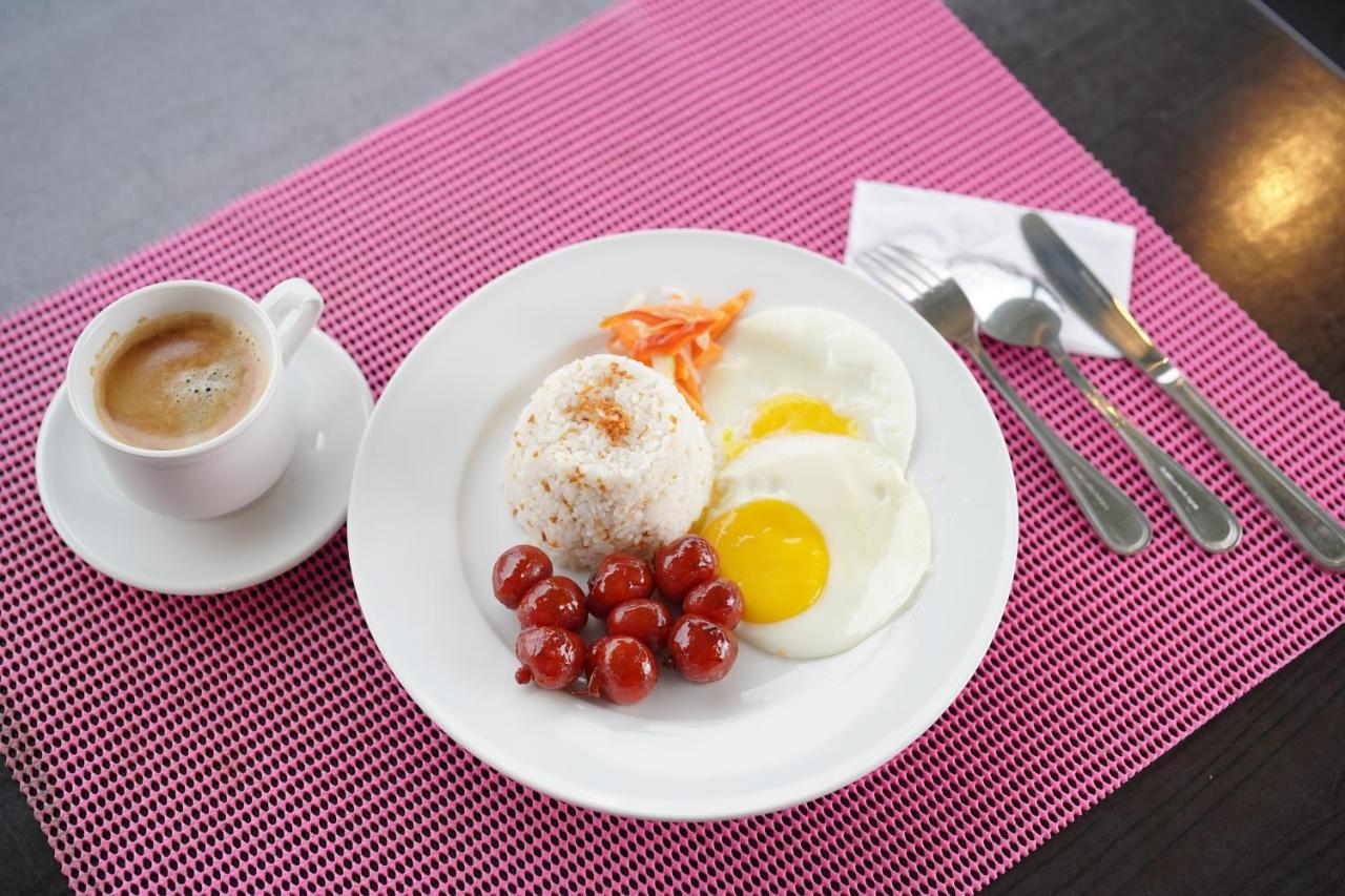Arzo Hotel Premier Makati City Екстериор снимка