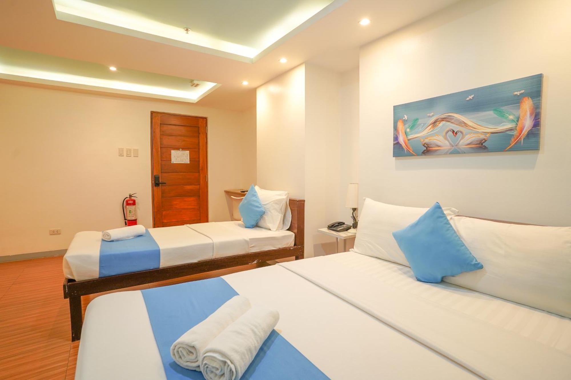 Arzo Hotel Premier Makati City Екстериор снимка